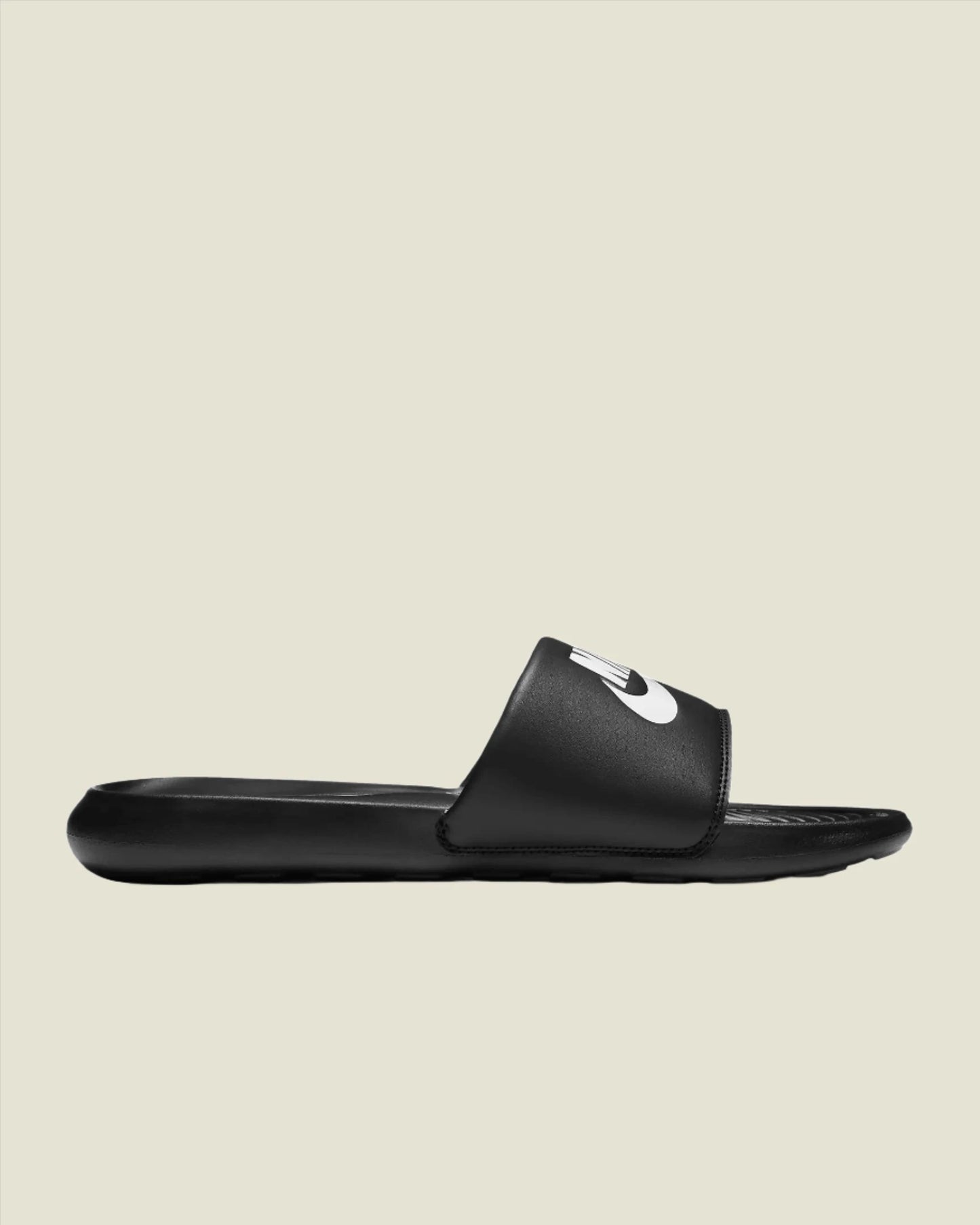VICTORI ONE 'BLACK/BLACK/WHITE'